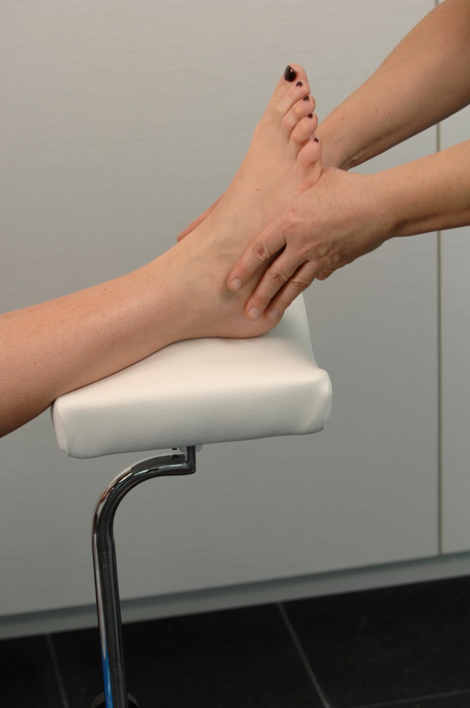  Sibel Fauteuil de Pédicure Hydraulique Blanc avec repose-pied réglable 