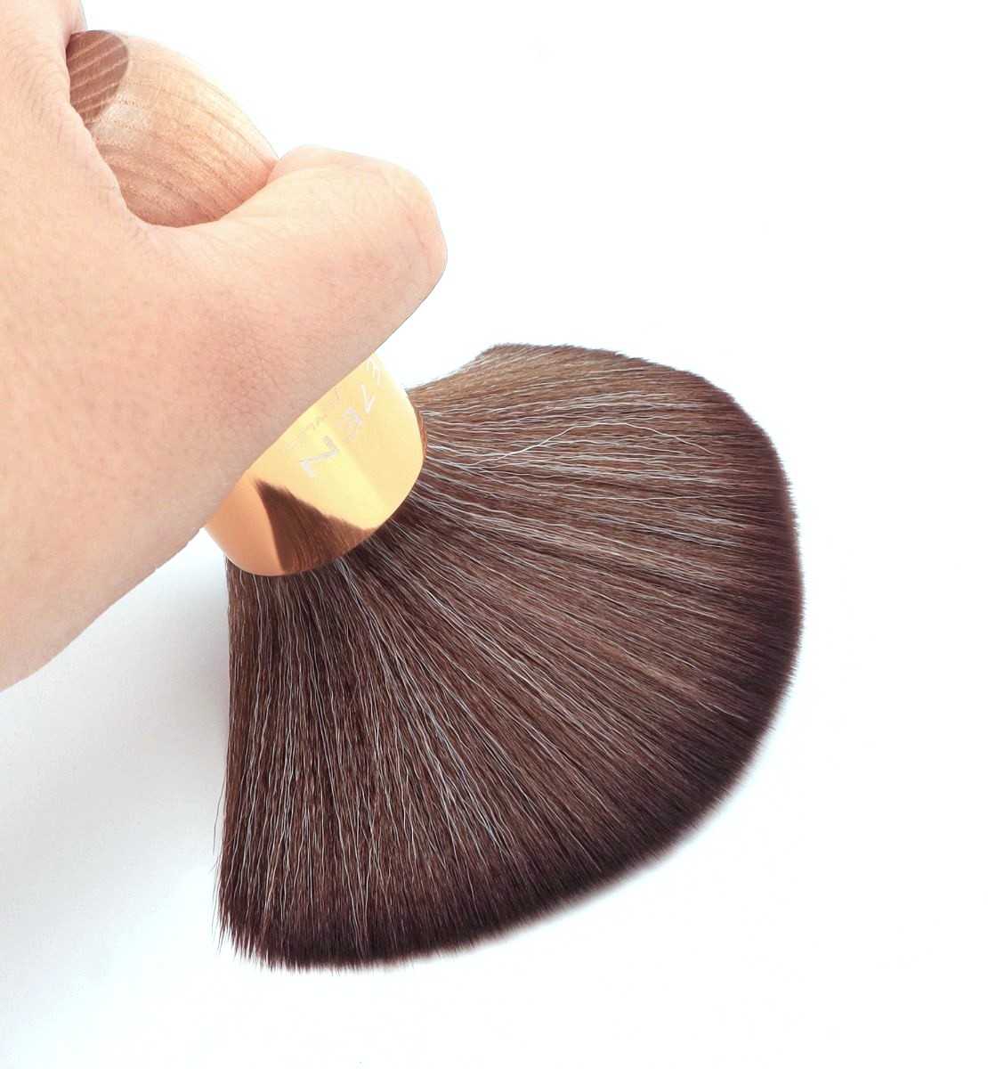  Se7en Styles Brosse &agrave; cou en bois finition dor&eacute;e 